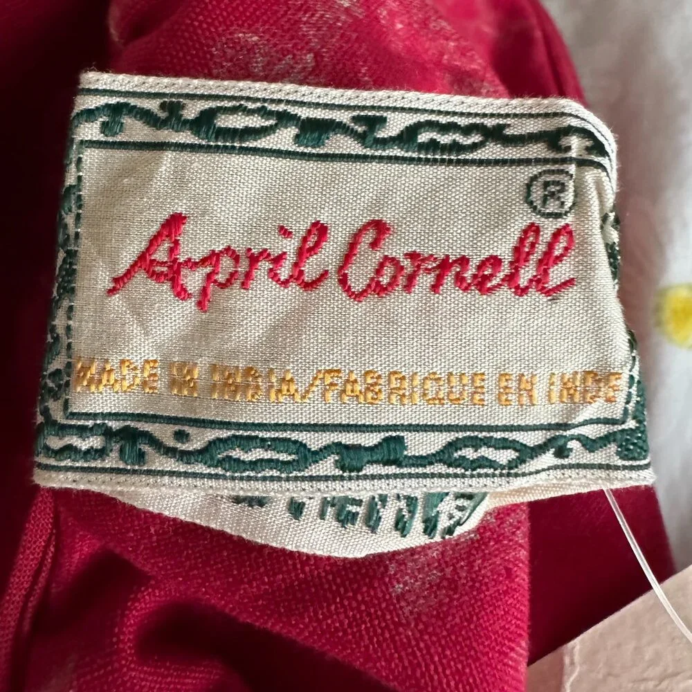 NWT April Cornell Red w/Holly Leaves & Berries Round Christmas Tree Skirt
